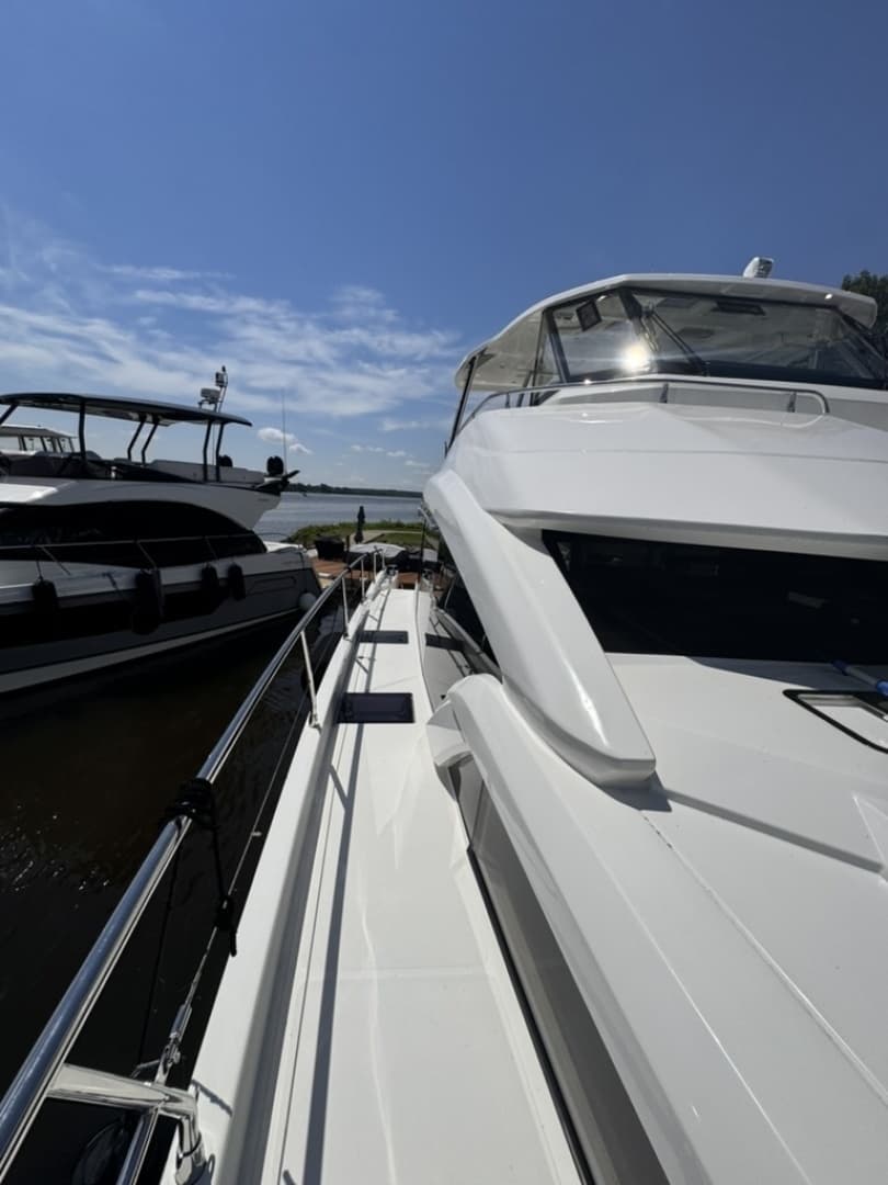2024 Aquila 54 YACHT