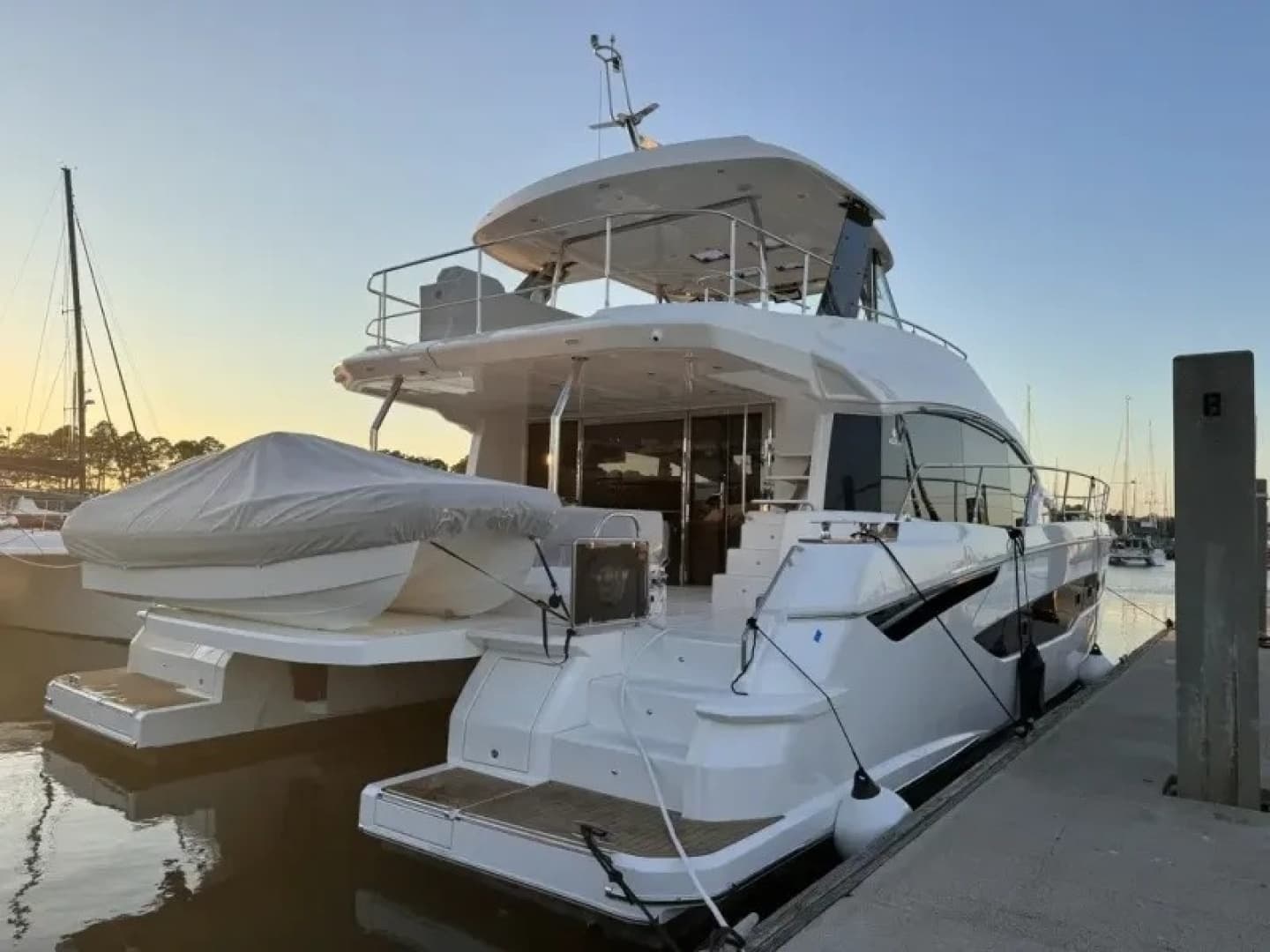 2024 Aquila 54 YACHT