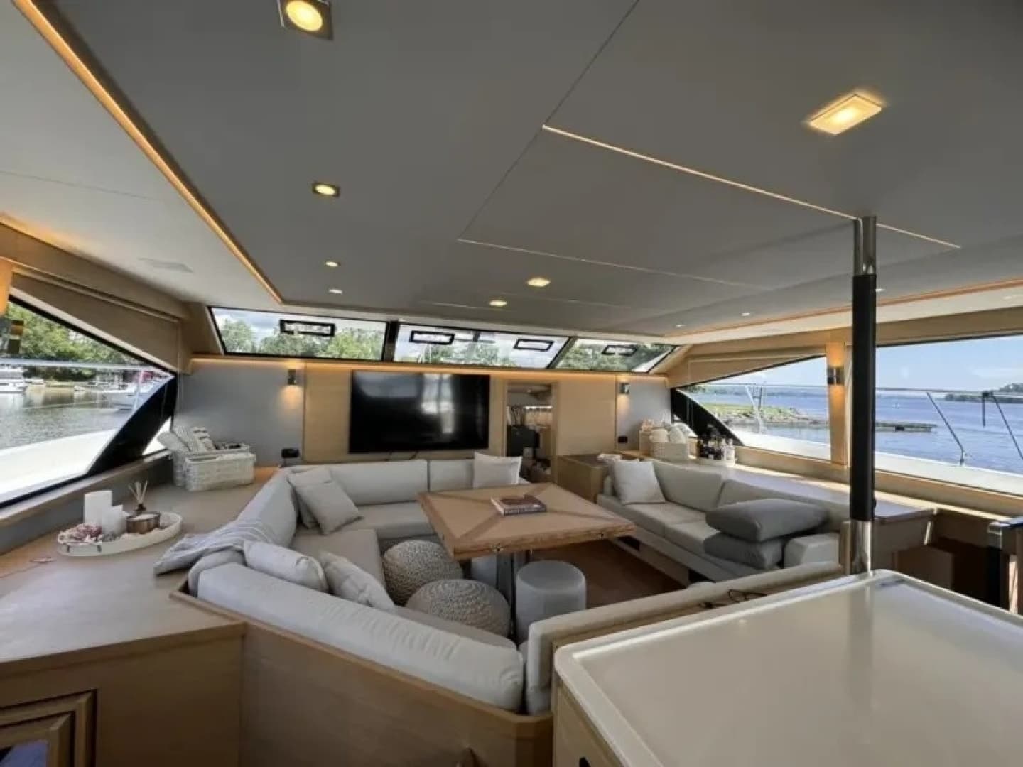 2024 Aquila 54 YACHT