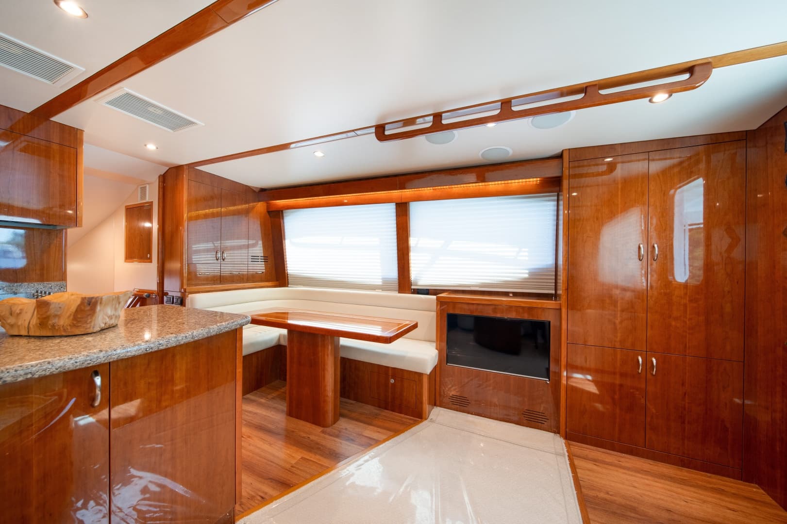 2017 Hatteras 54 GT