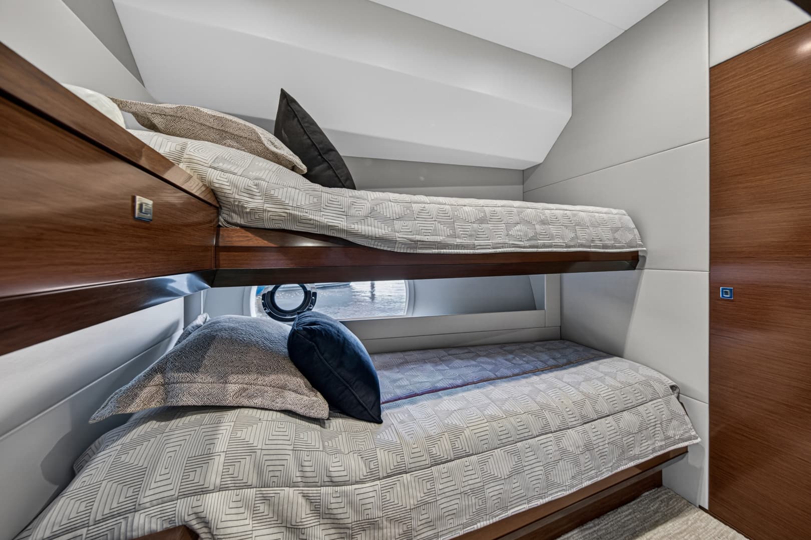 2021 Ocean Alexander 70E