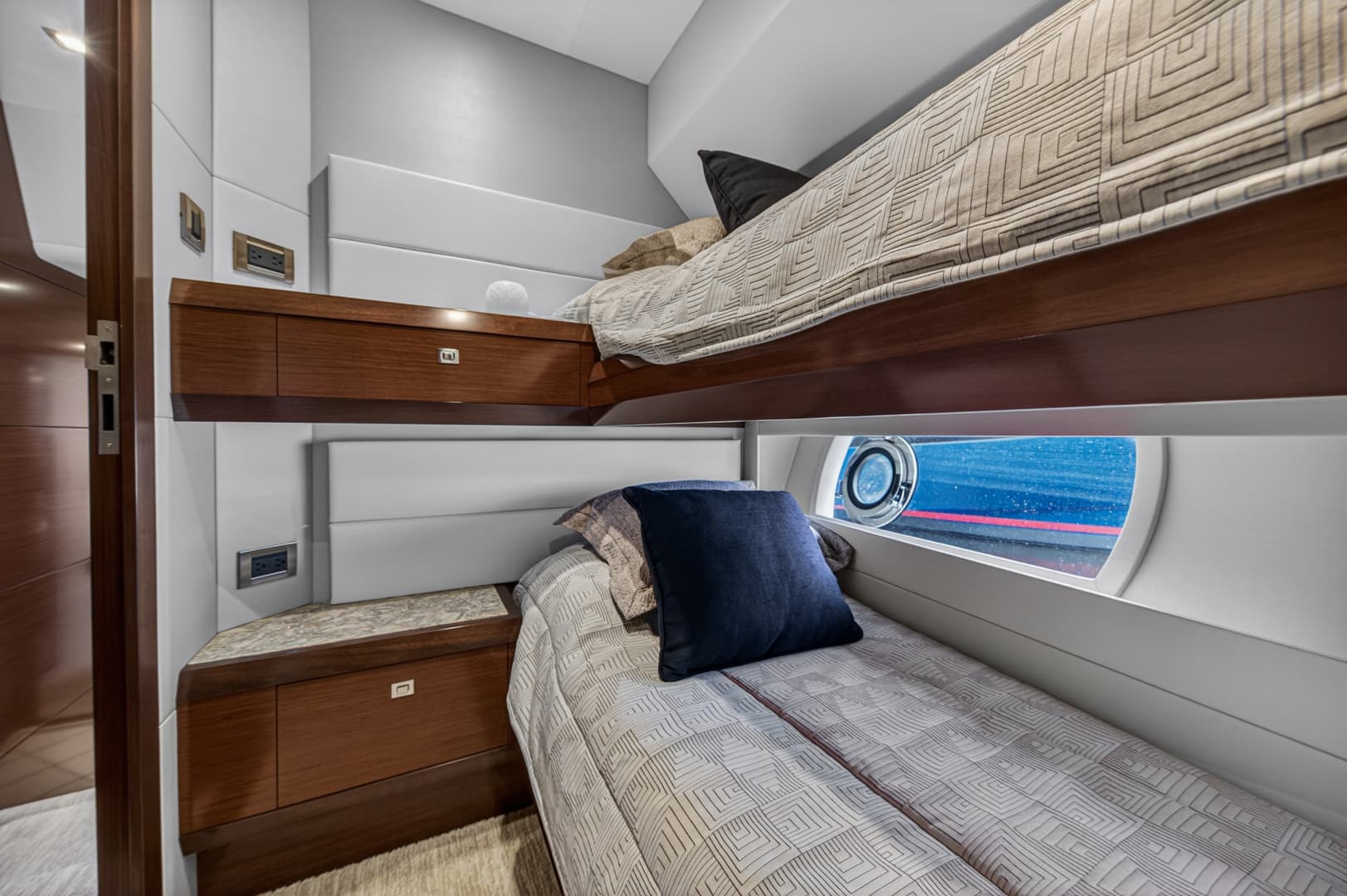 2021 Ocean Alexander 70E