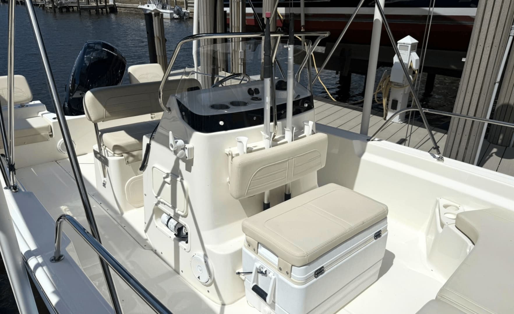 2023 Boston Whaler 190 Montauk