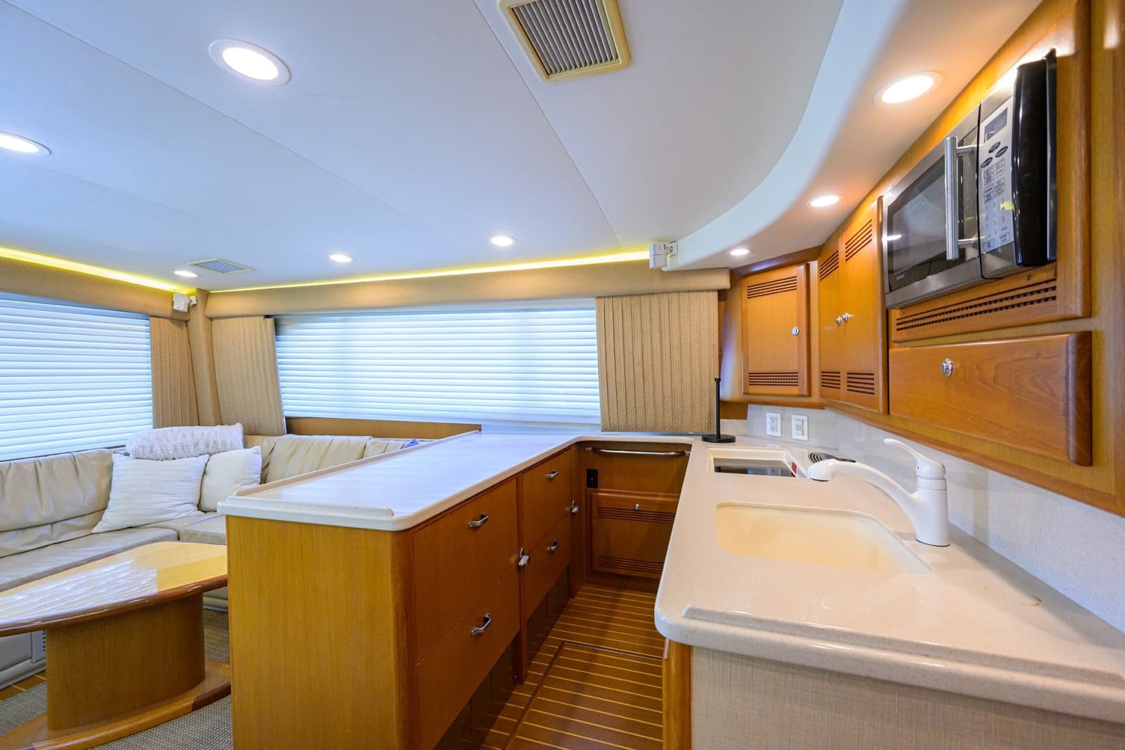Cabo 48 - Bad Boyz - Galley