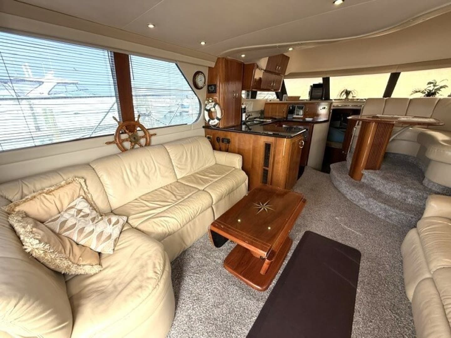2005 Carver 46 Voyager