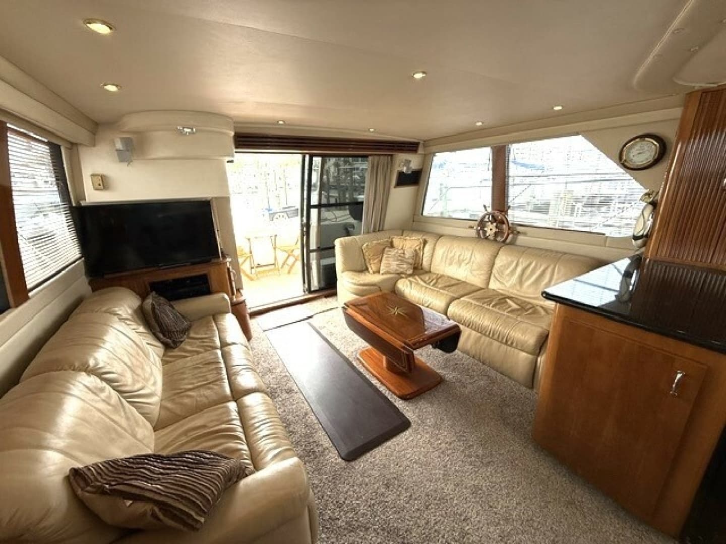 2005 Carver 46 Voyager