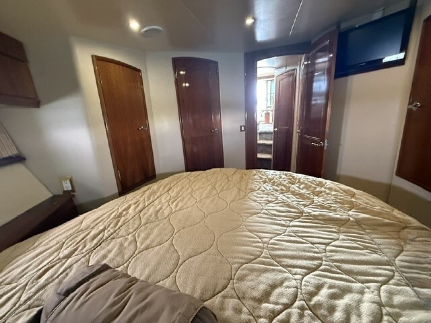 2005 Carver 46 Voyager