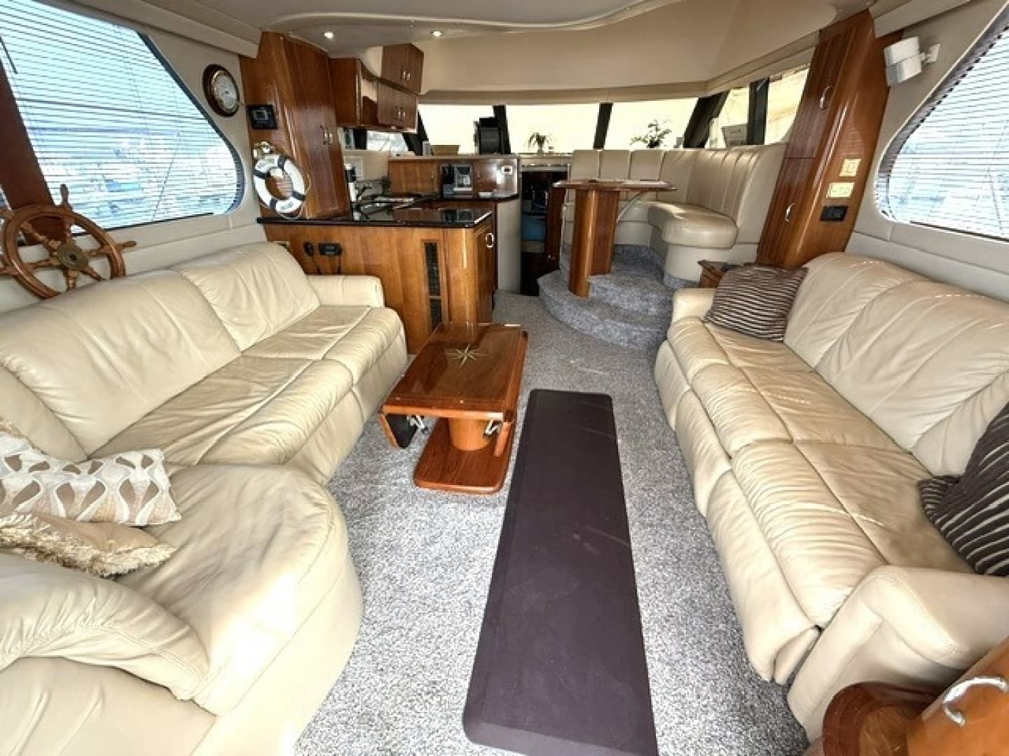 2005 Carver 46 Voyager