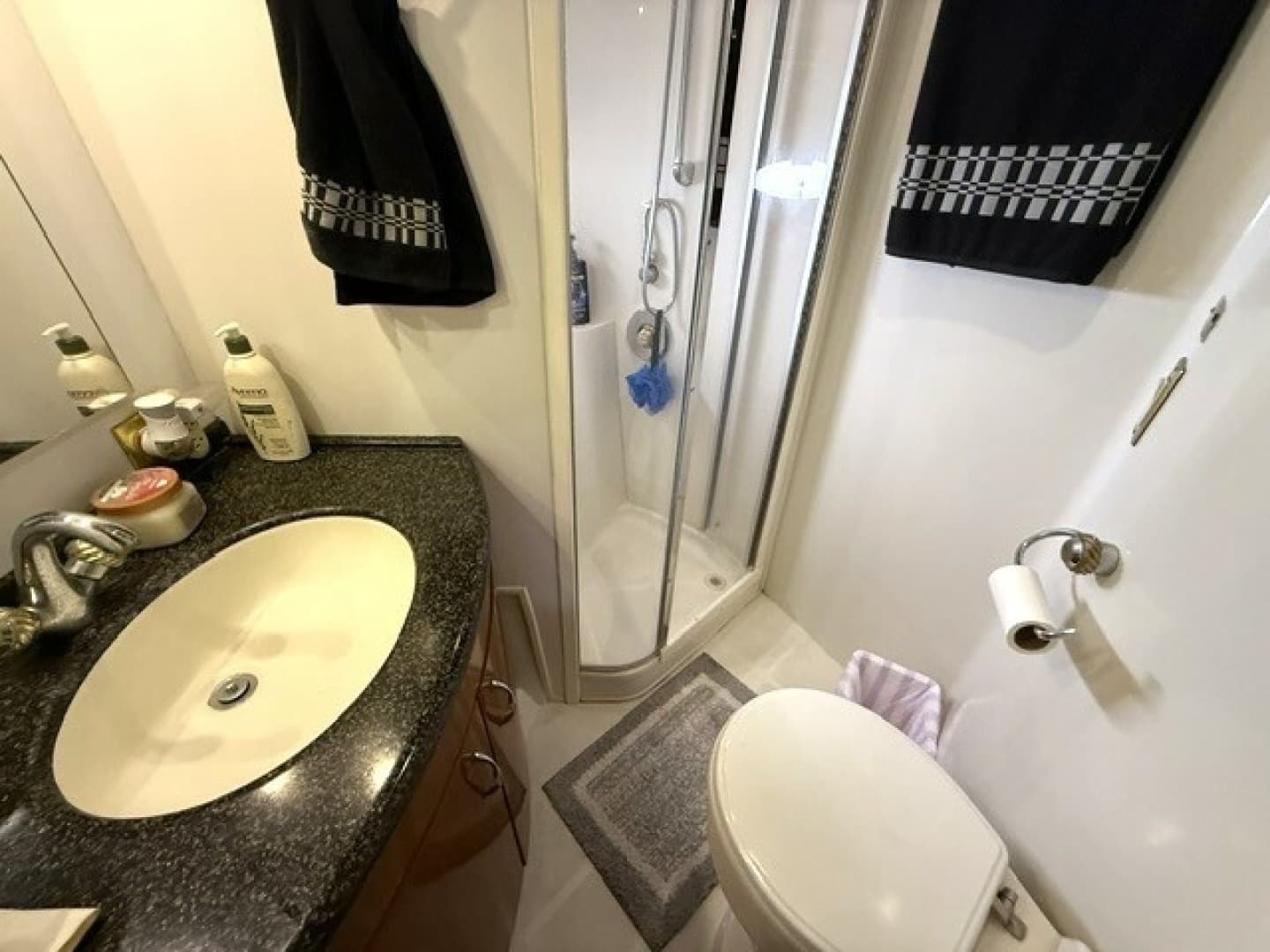2005 Carver 46 Voyager