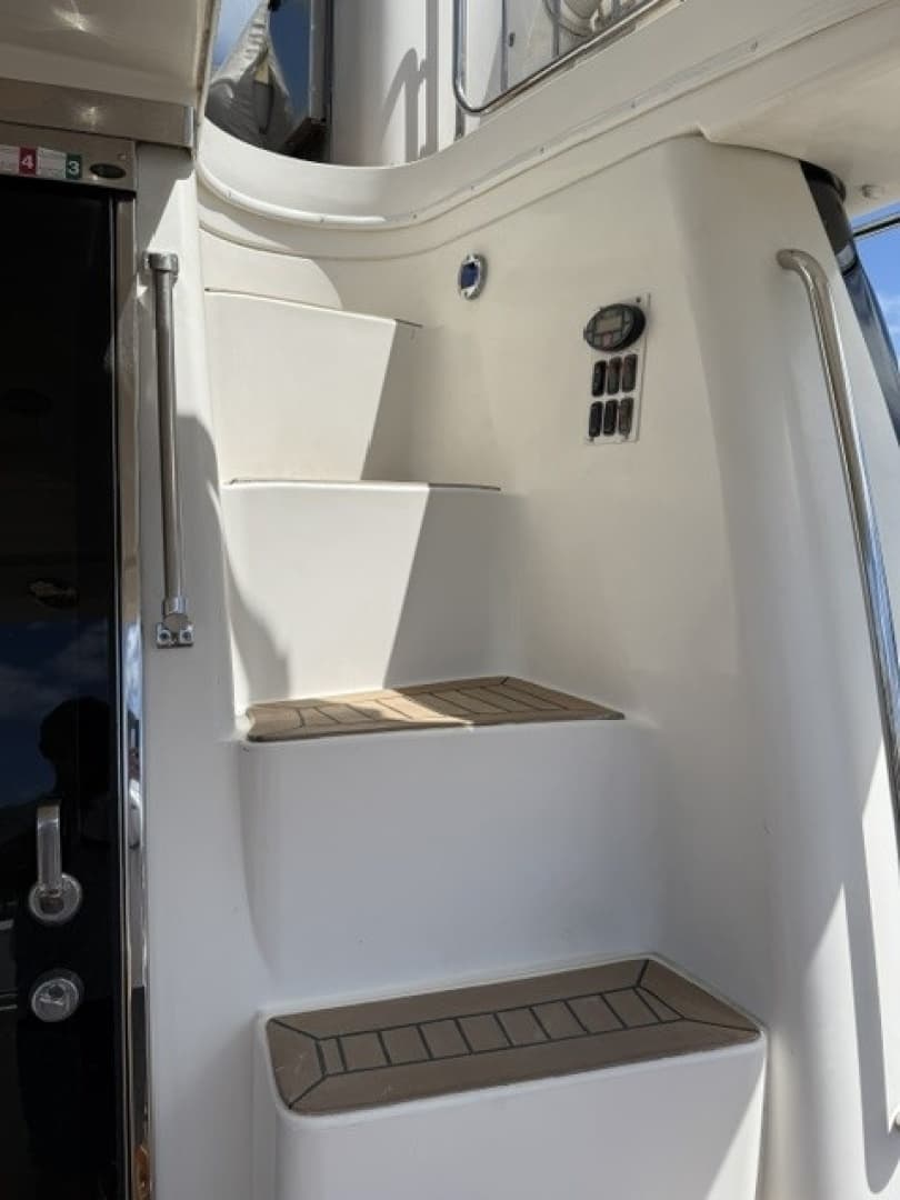 2005 Carver 46 Voyager