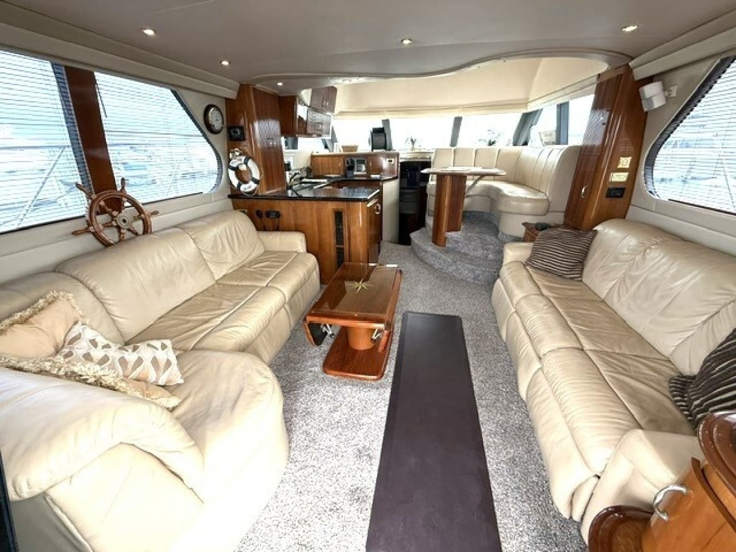 2005 Carver 46 Voyager