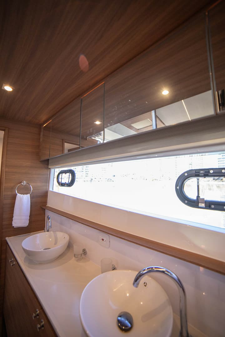 2024 Aquila 54 Yacht