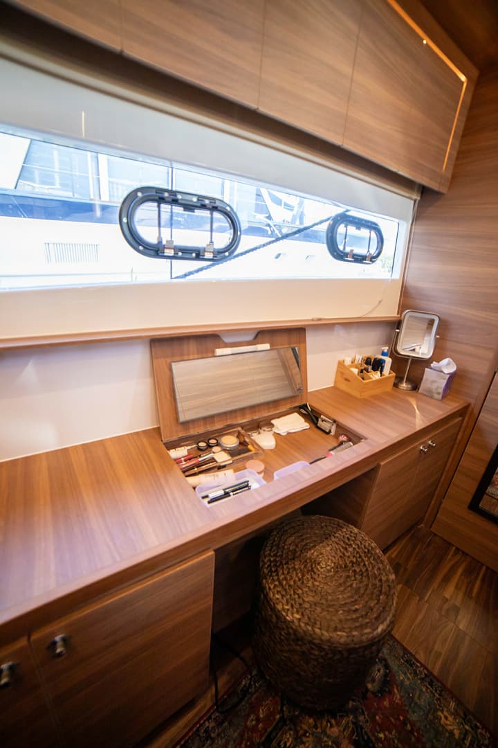 2024 Aquila 54 Yacht
