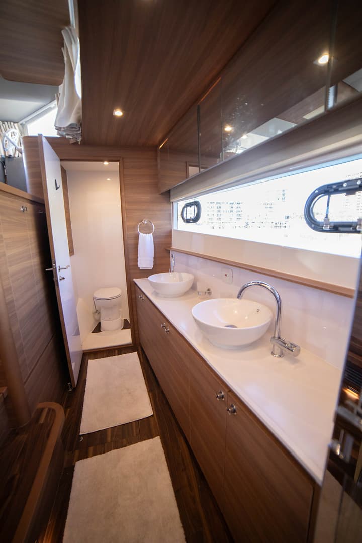 2024 Aquila 54 Yacht