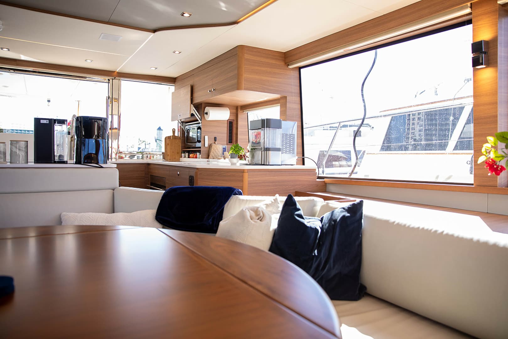 2024 Aquila 54 Yacht
