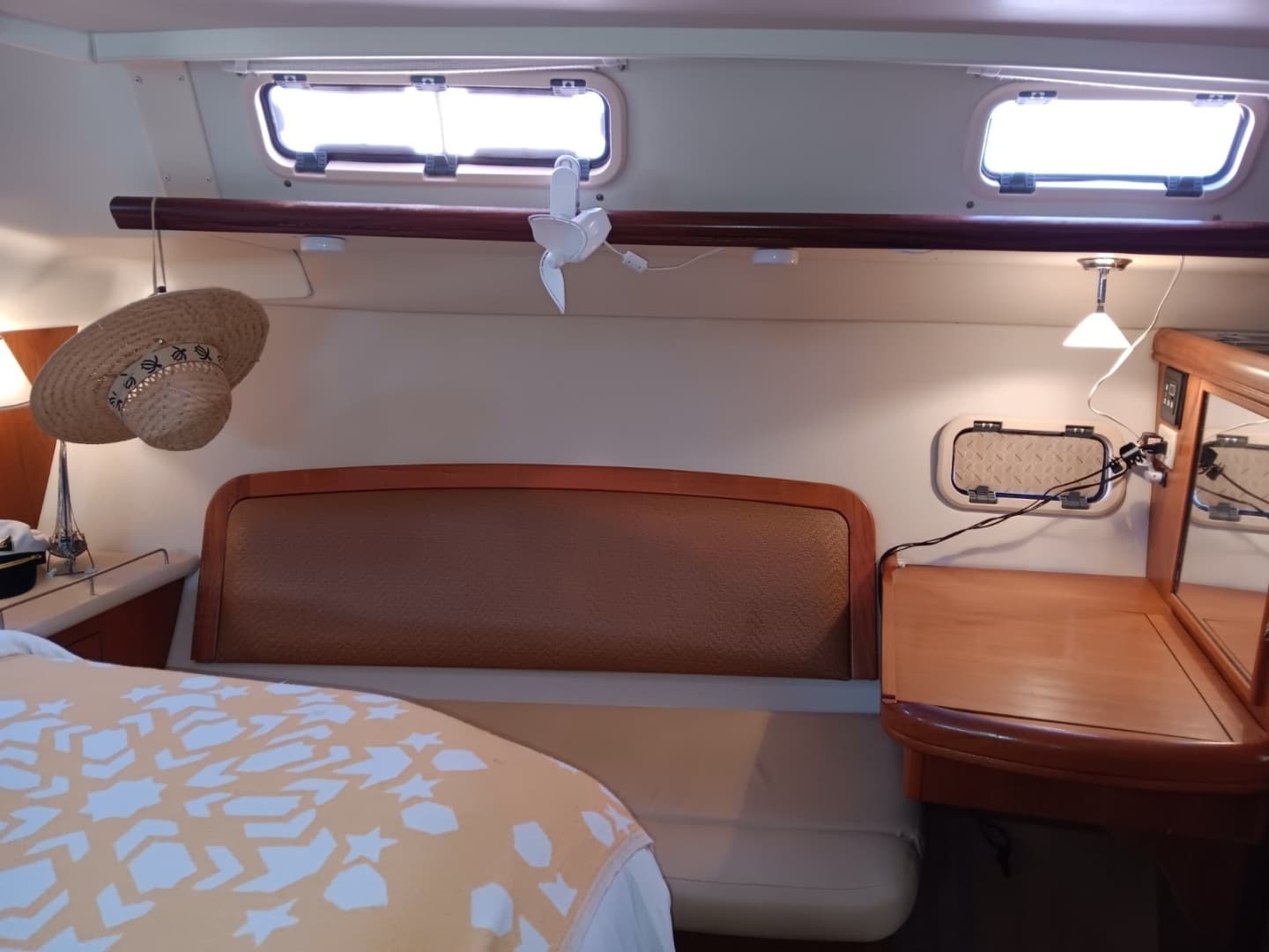 2007 Hunter Center Cockpit