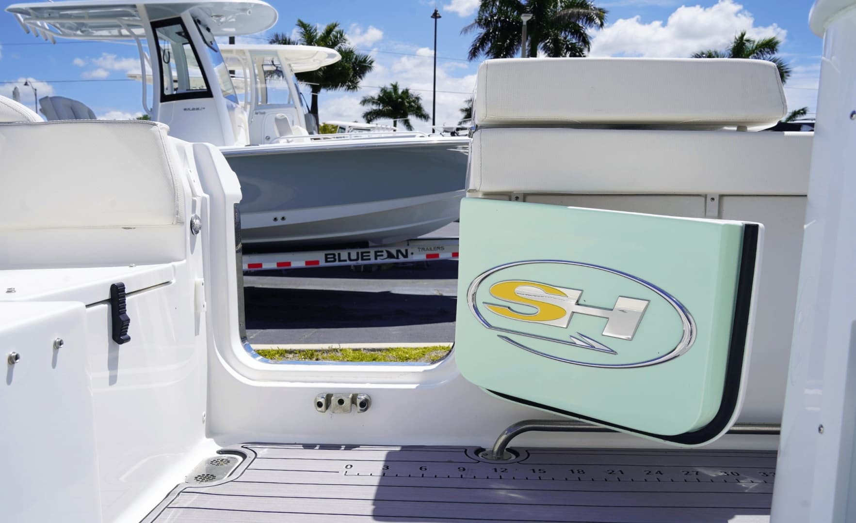 2025 Sea Hunt Ultra 305SE
