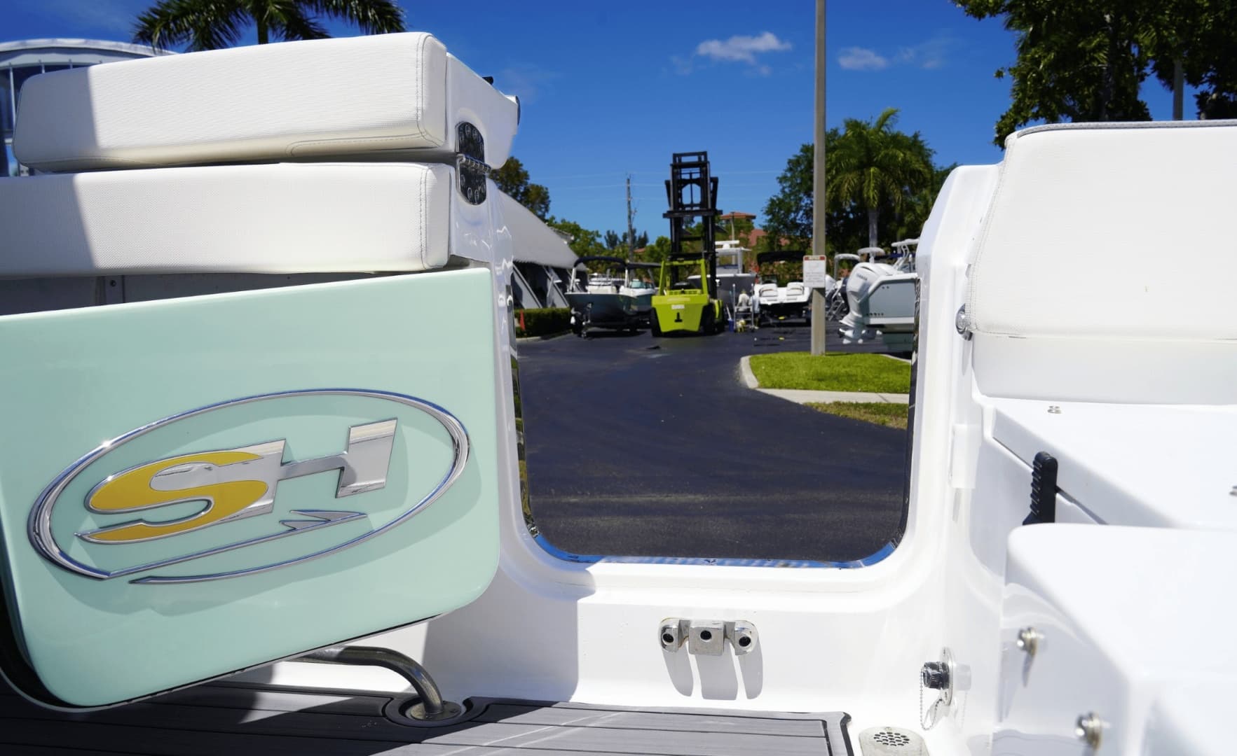 2025 Sea Hunt Ultra 305SE