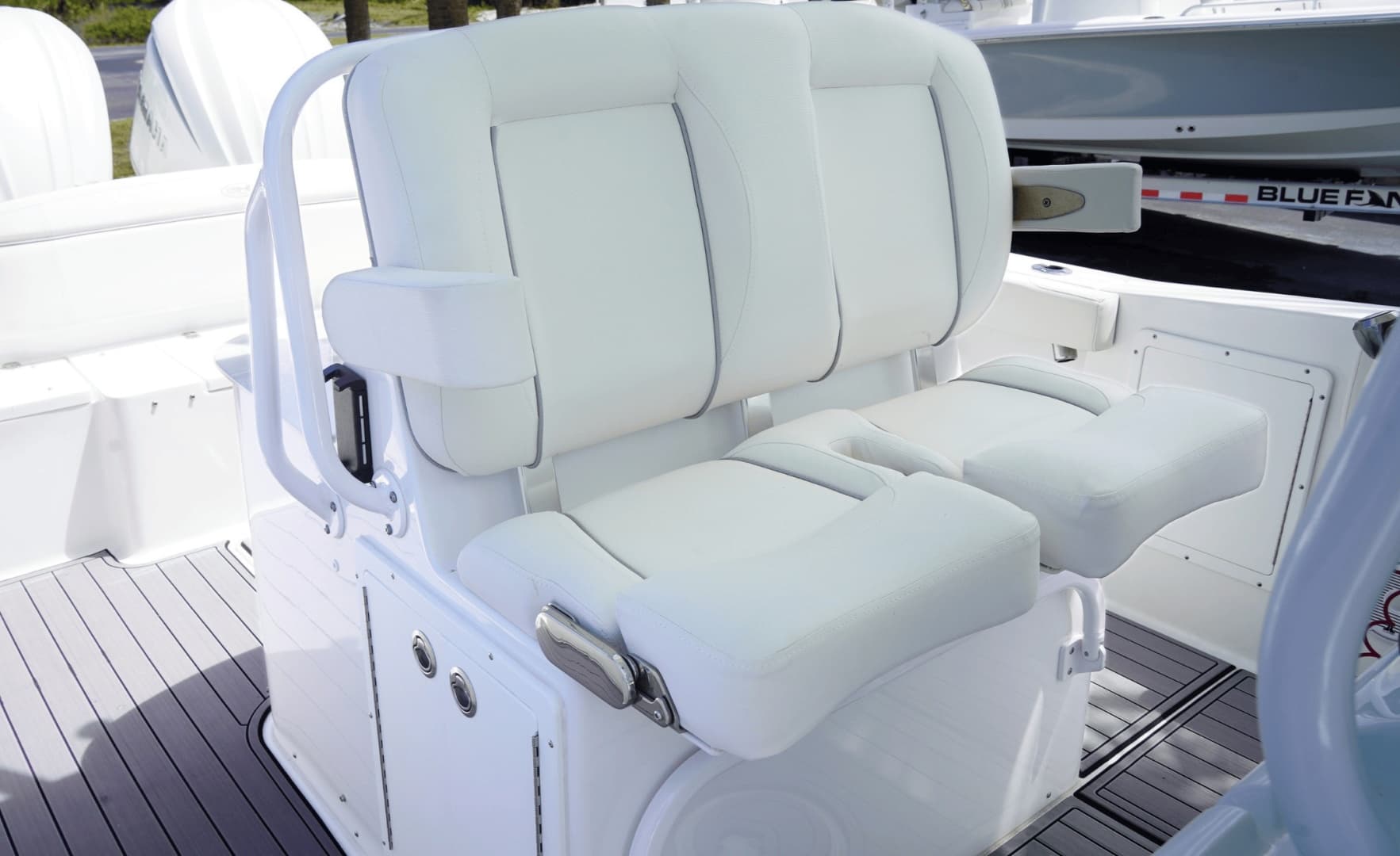 2025 Sea Hunt Ultra 305SE
