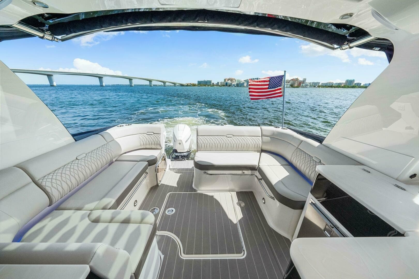 2022 Sea Ray 370 Sundancer