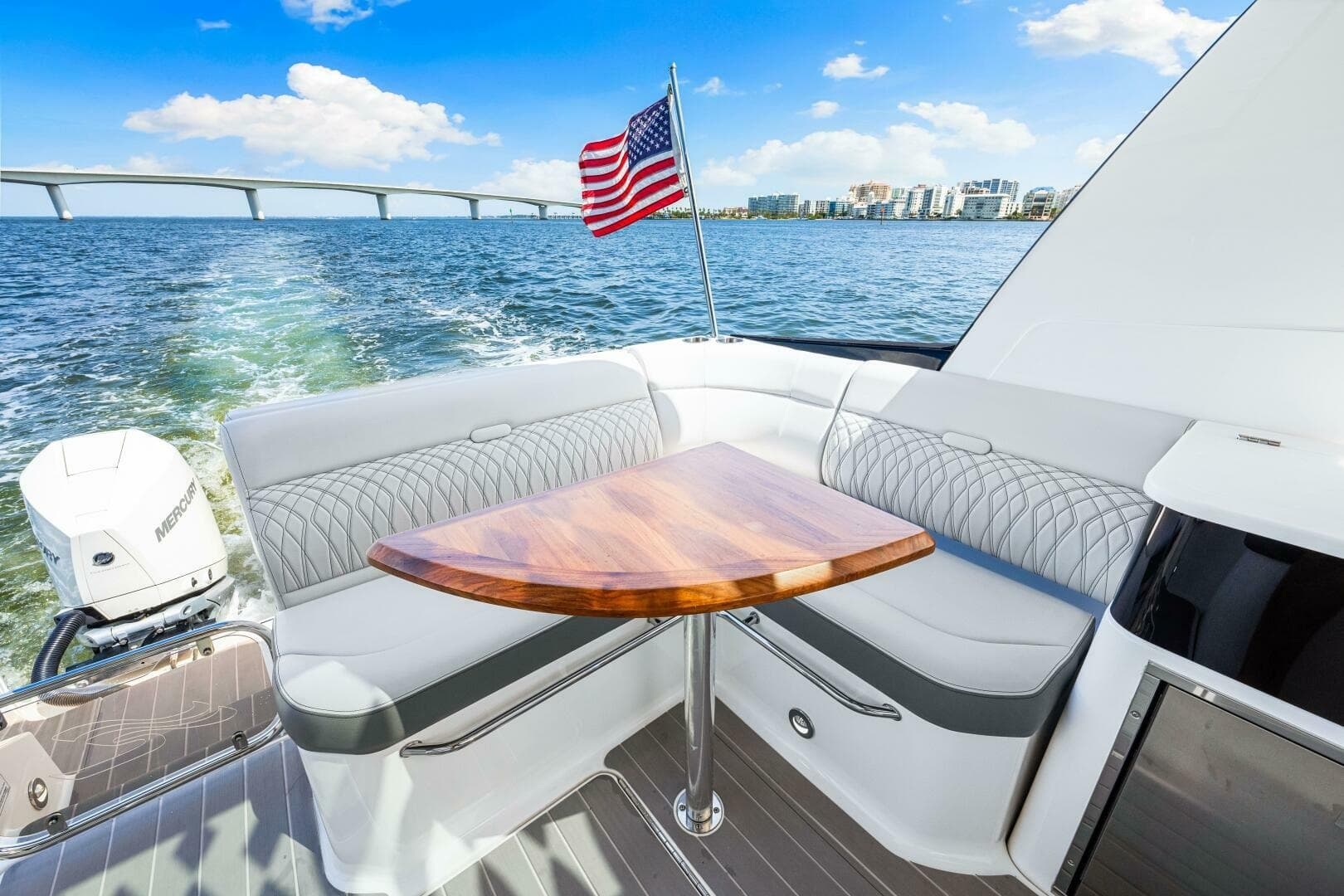 2022 Sea Ray 370 OB 