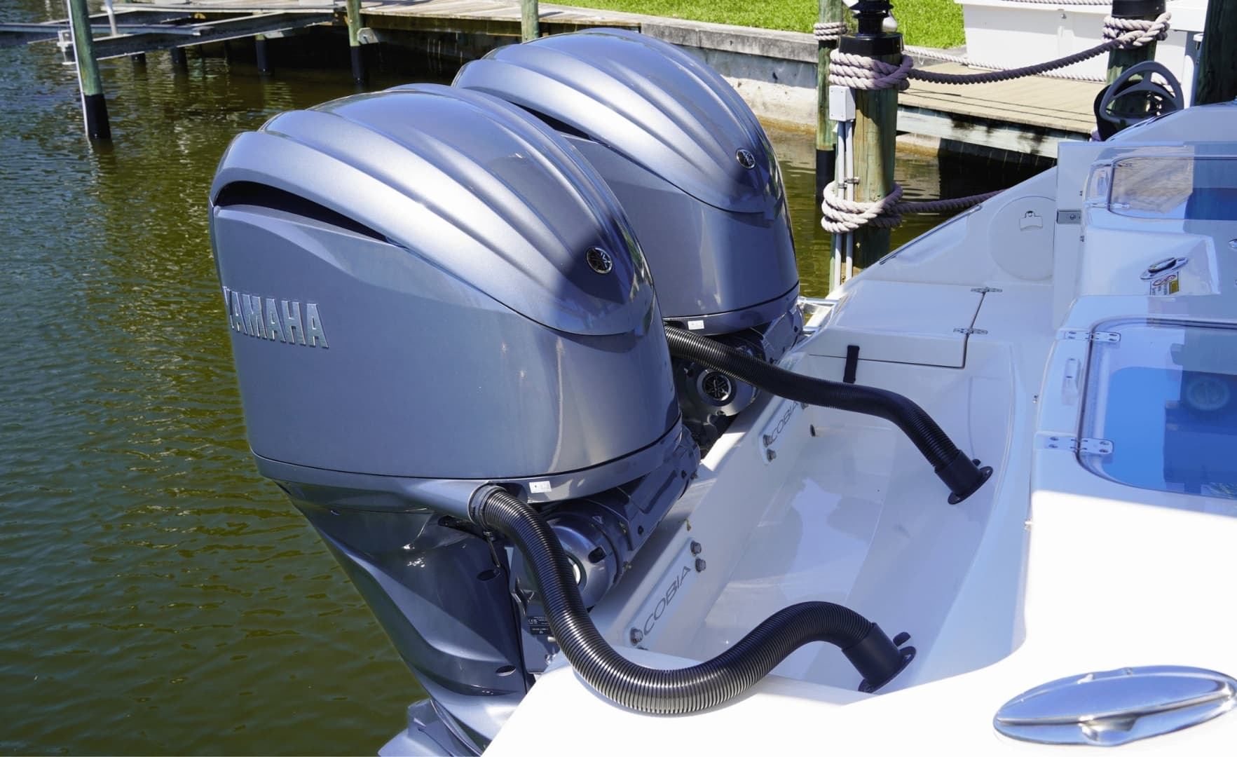 2023 Cobia 320CC