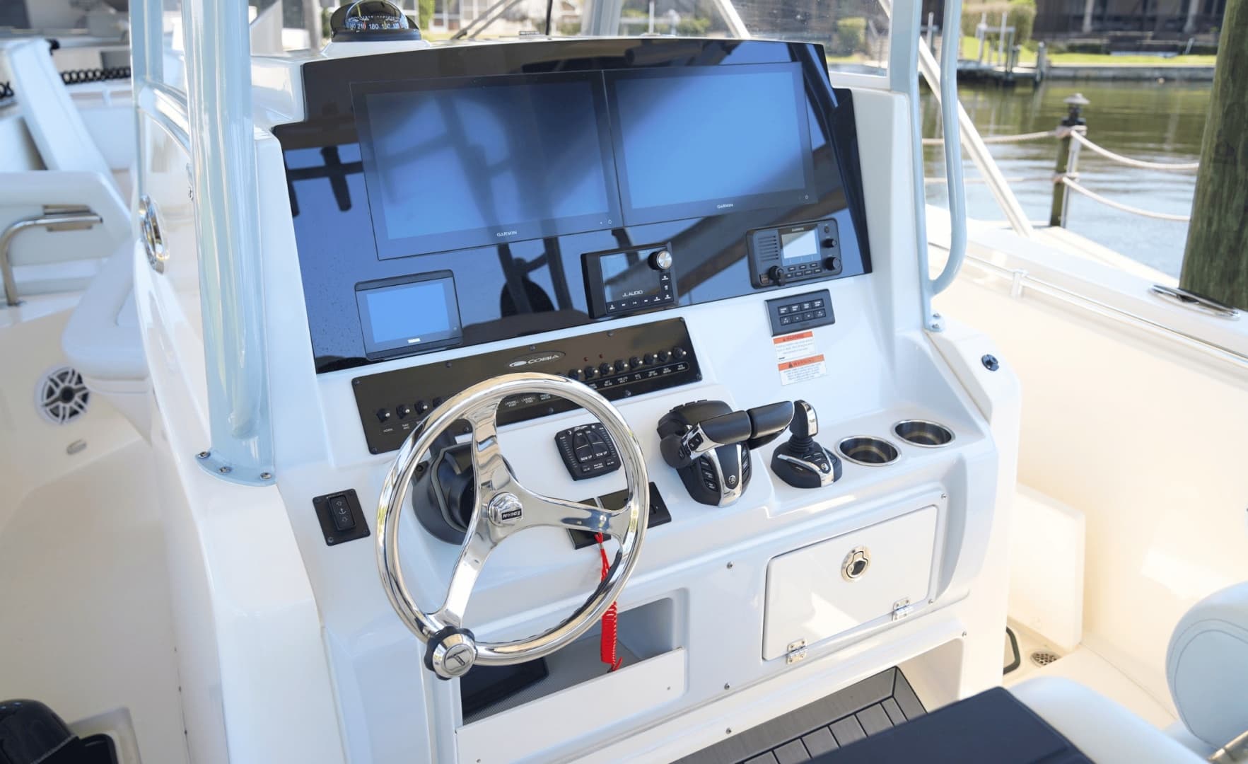 2023 Cobia 320CC