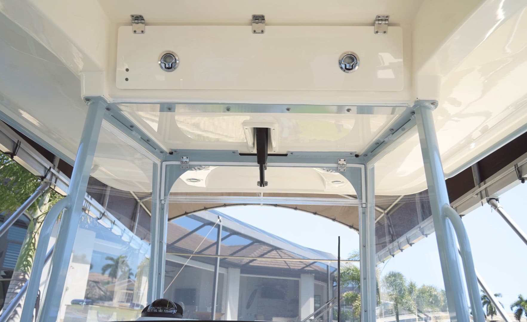 2023 Cobia 320CC