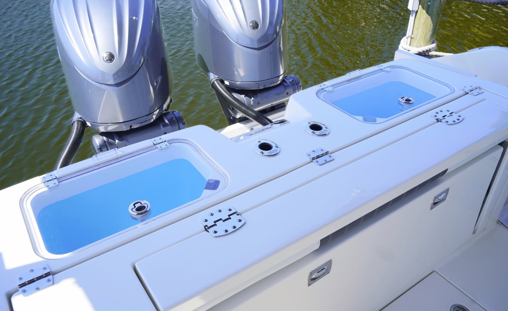 2023 Cobia 320CC