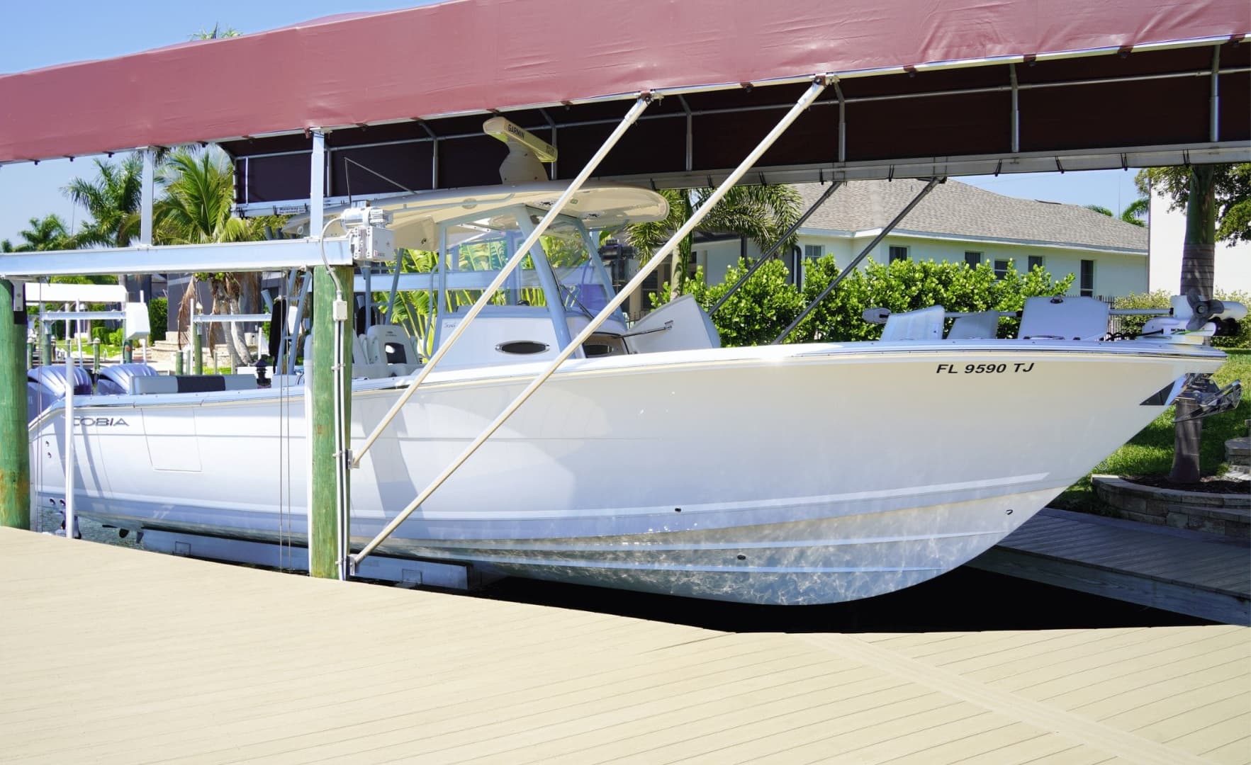 2023 Cobia 320CC