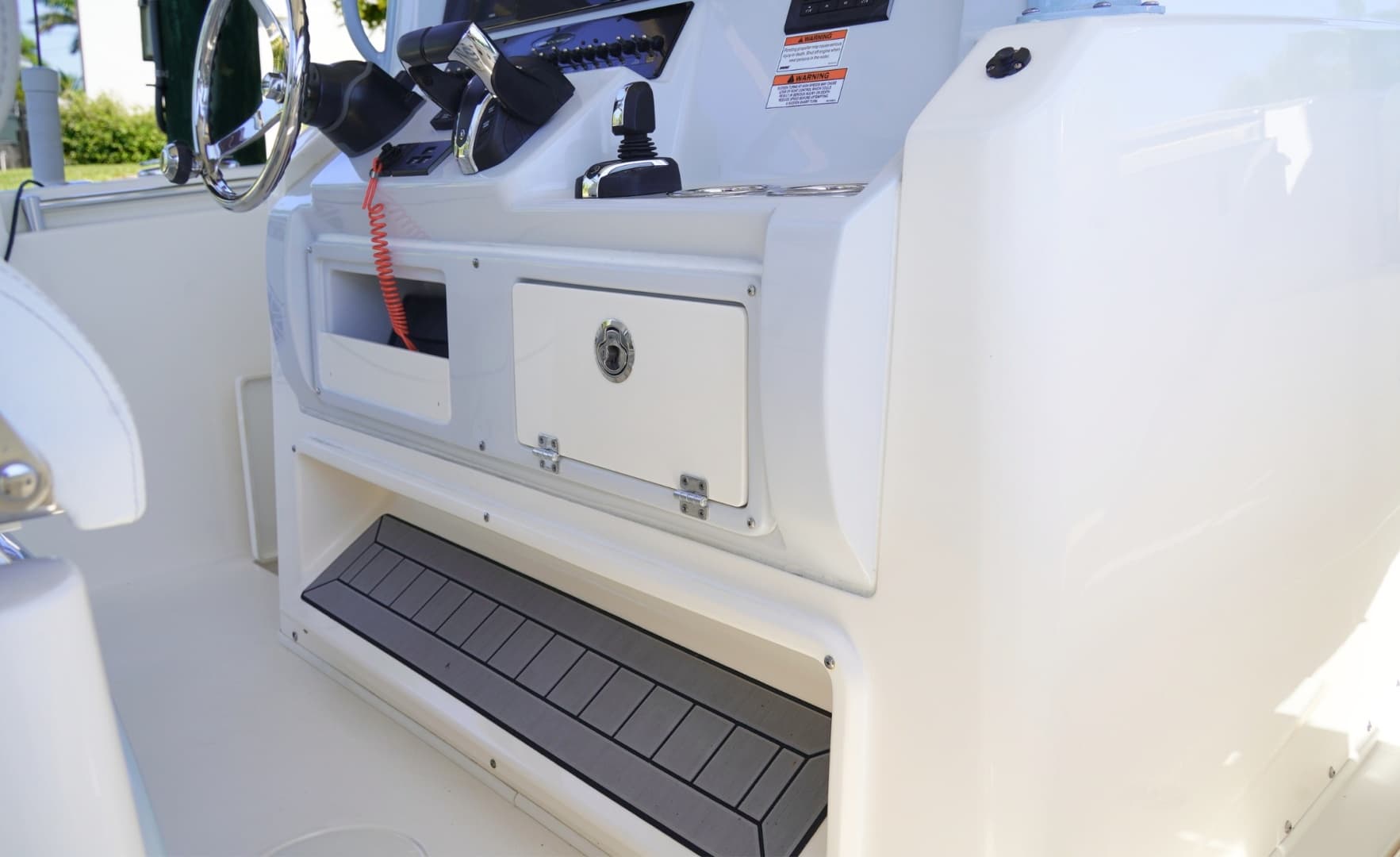 2023 Cobia 320CC
