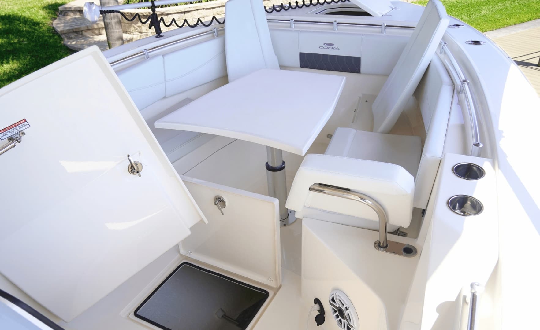 2023 Cobia 320CC