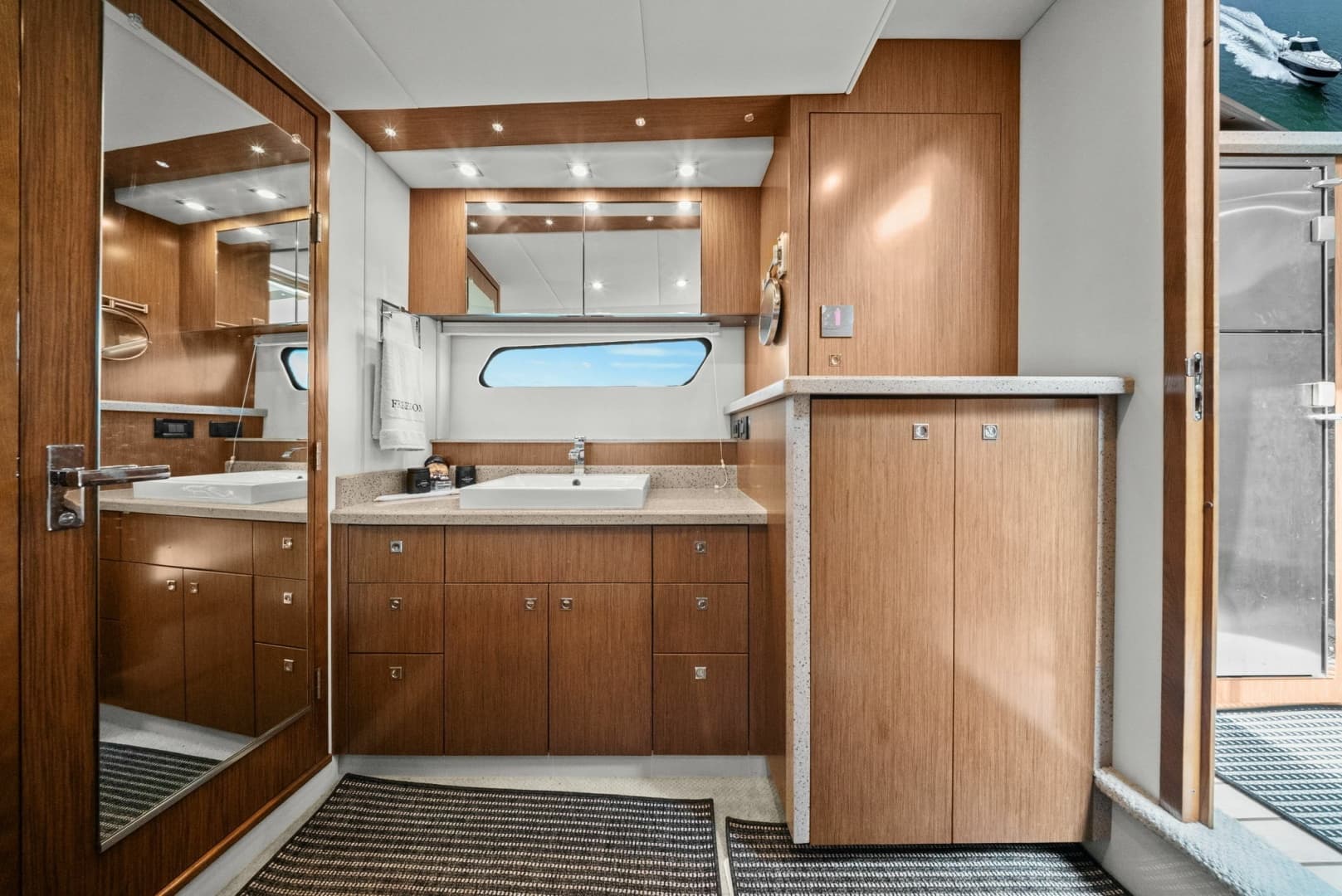 2014 Cruisers Yachts 48 Cantius