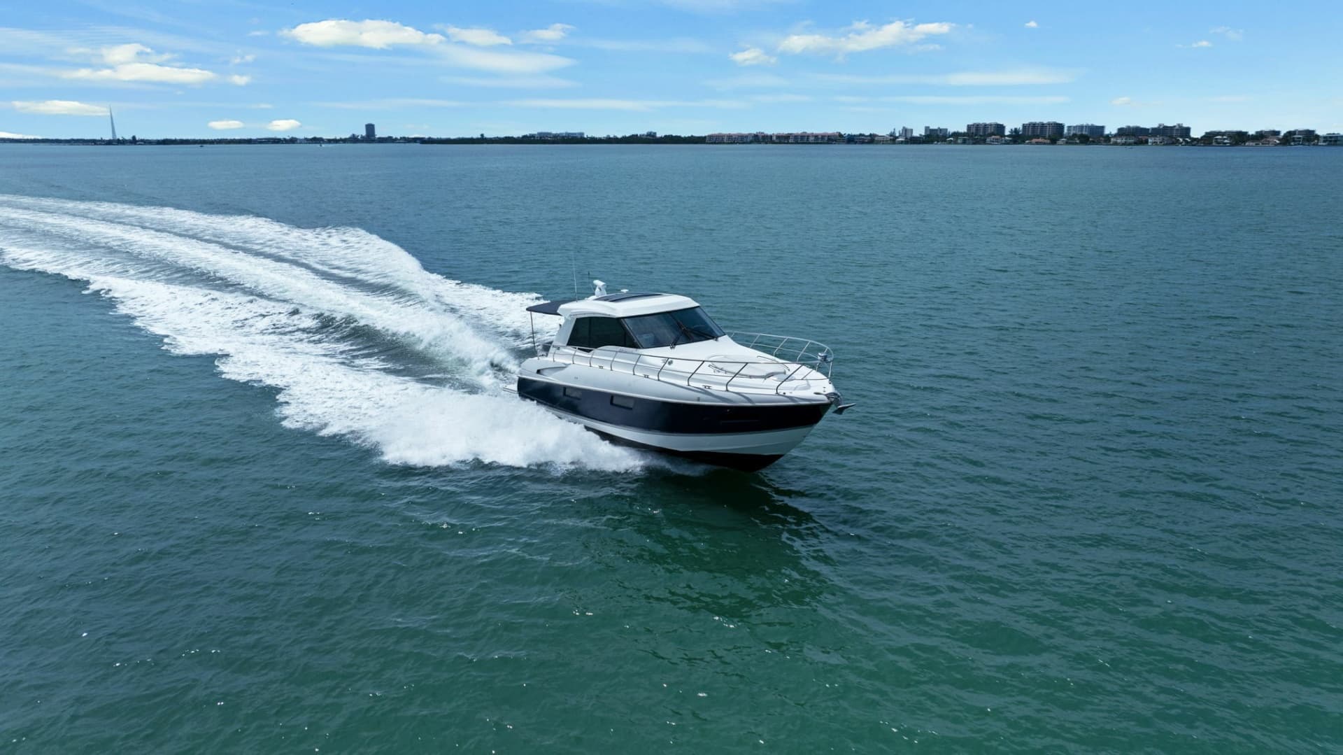 2014 Cruisers Yachts 48 Cantius
