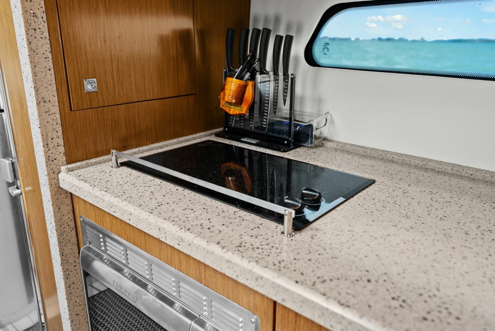 2014 Cruisers Yachts 48 Cantius