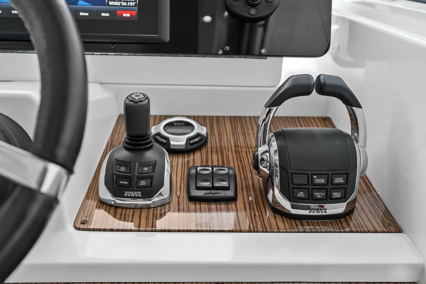 2014 Cruisers Yachts 48 Cantius