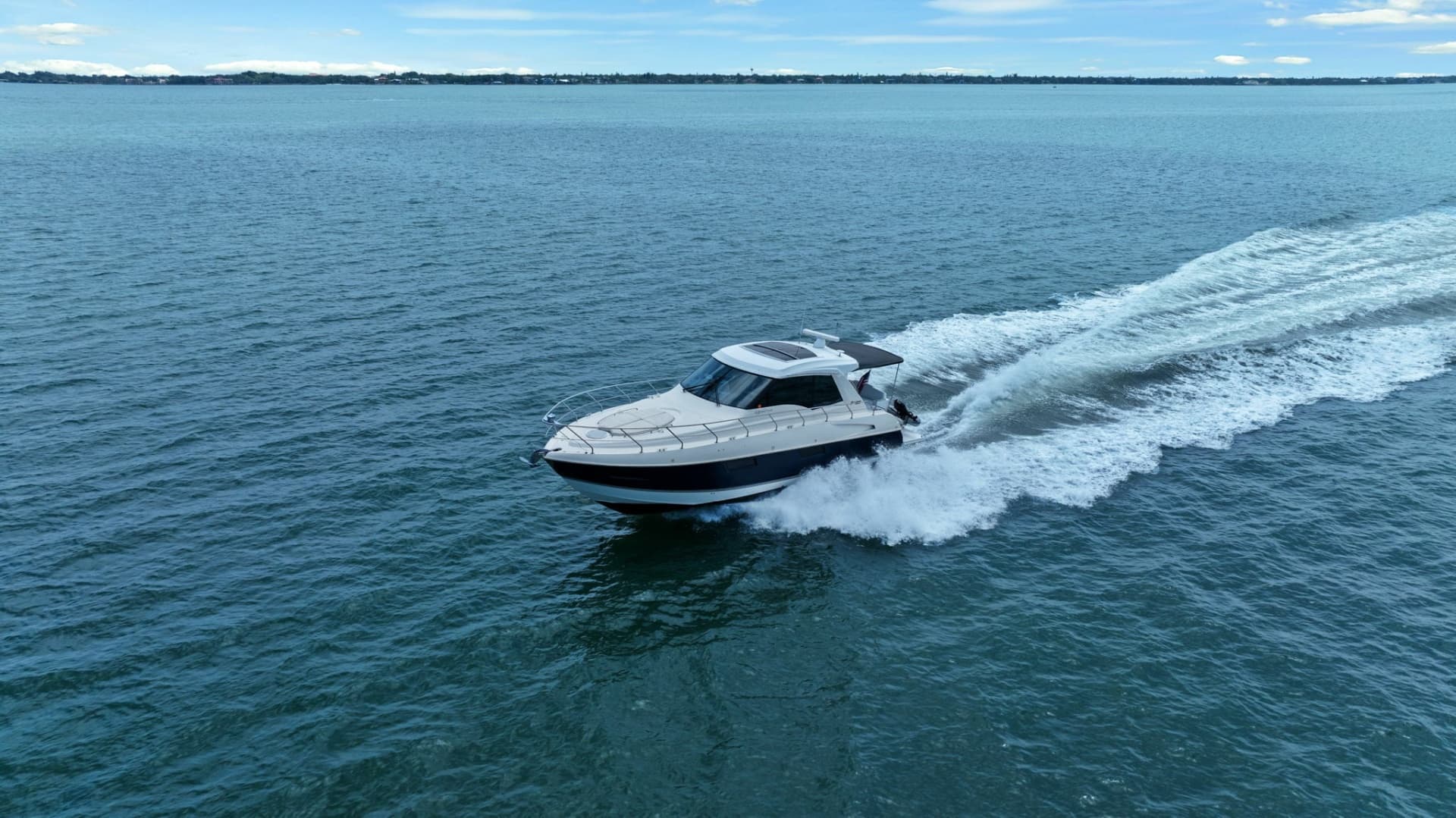 2014 Cruisers Yachts 48 Cantius