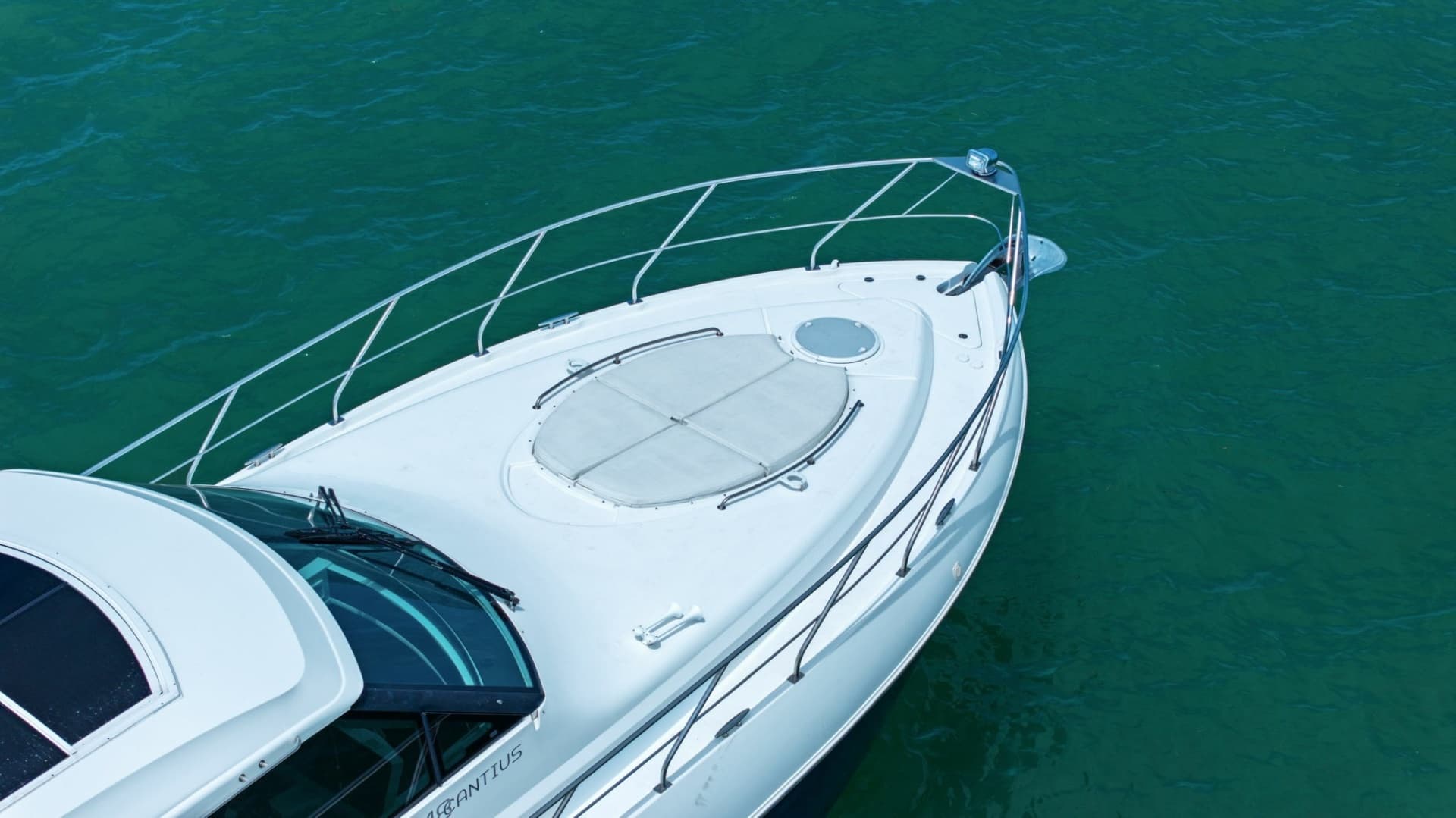 2014 Cruisers Yachts 48 Cantius