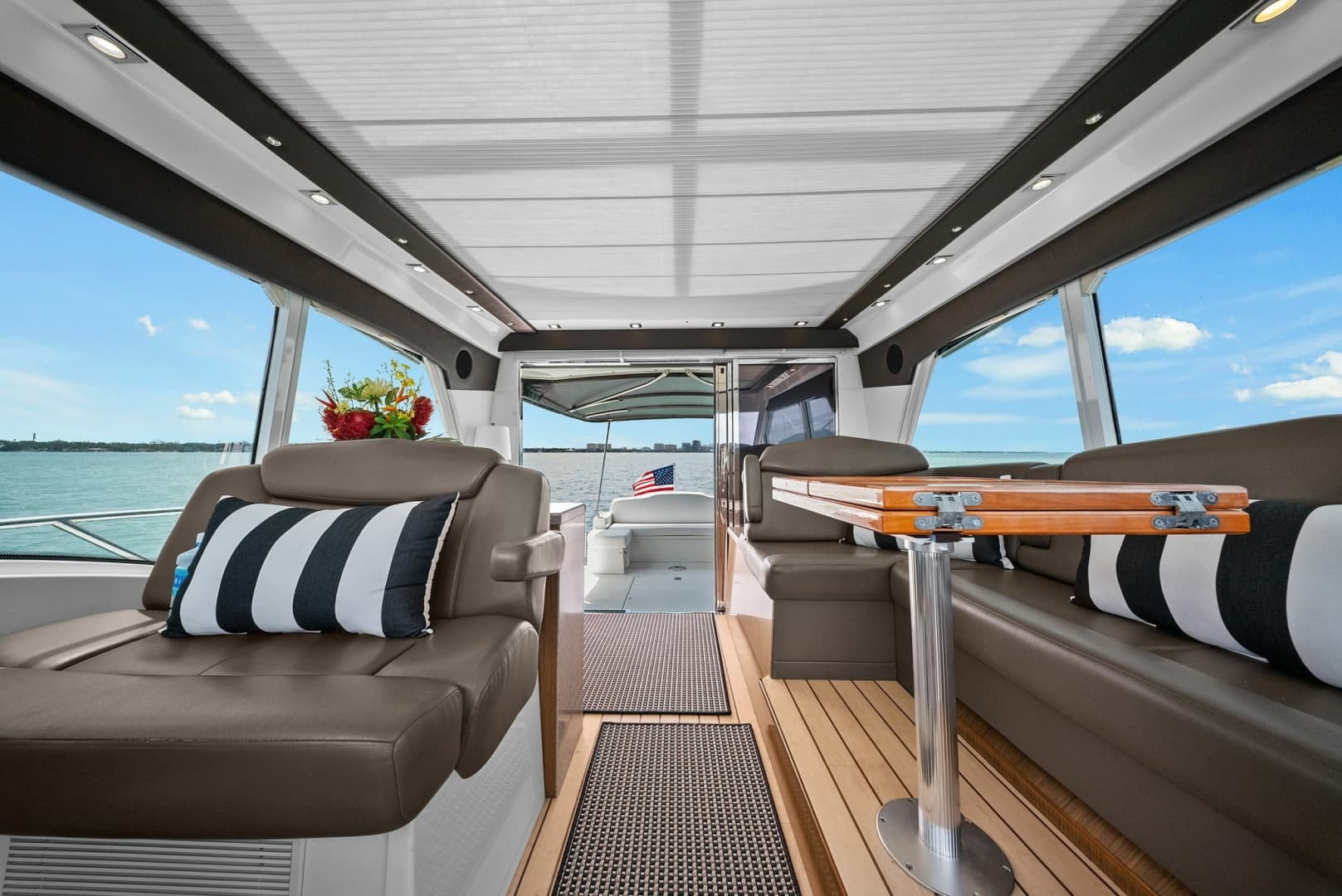 2014 Cruisers Yachts 48 Cantius