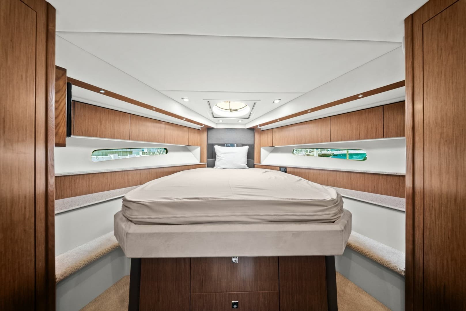 2014 Cruisers Yachts 48 Cantius