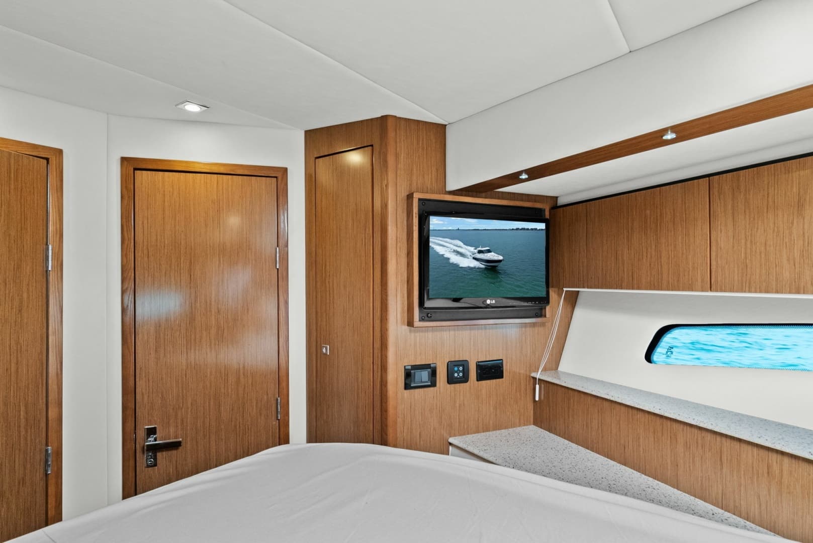 2014 Cruisers Yachts 48 Cantius