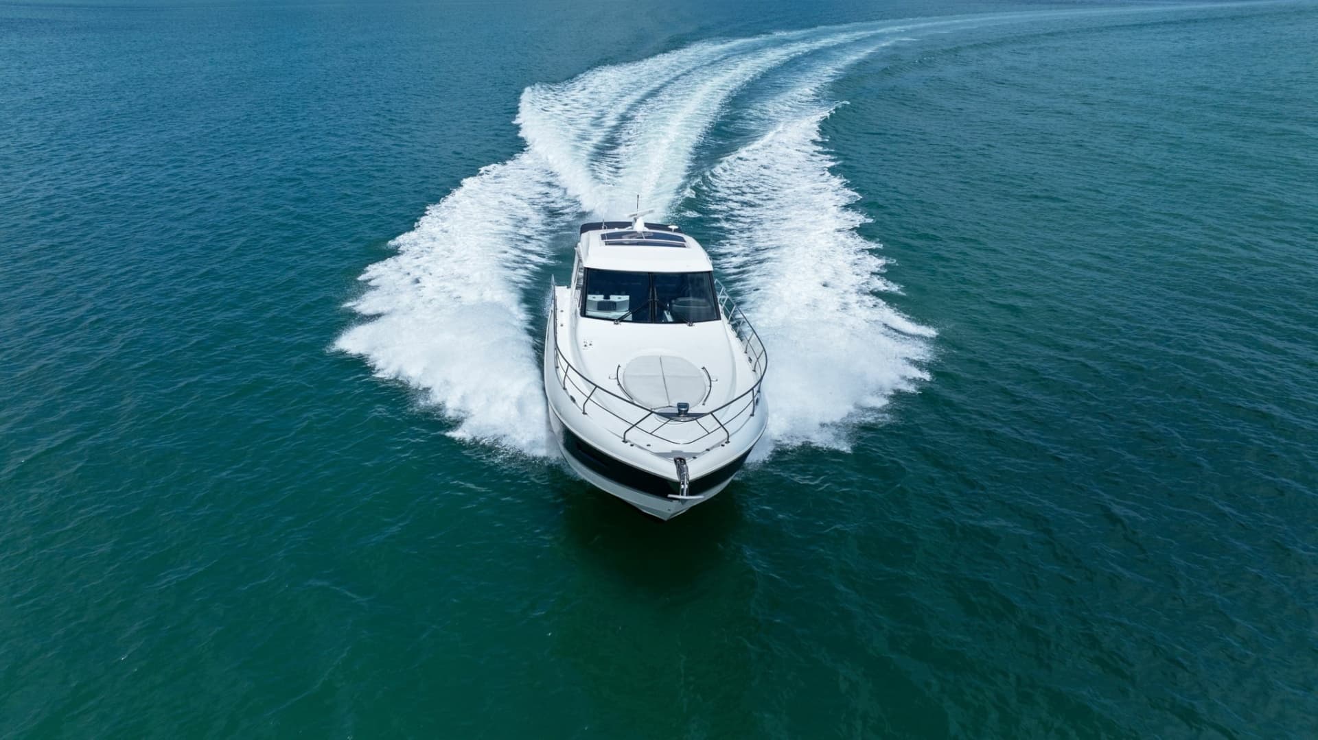 2014 Cruisers Yachts 48 Cantius