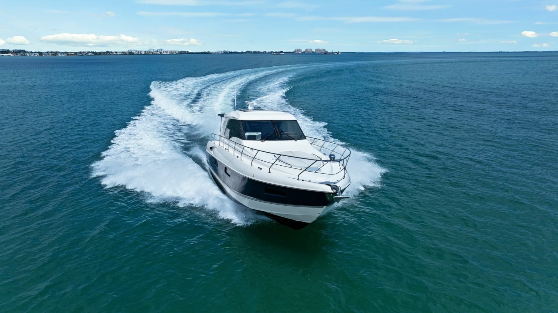 2014 Cruisers Yachts 48 Cantius