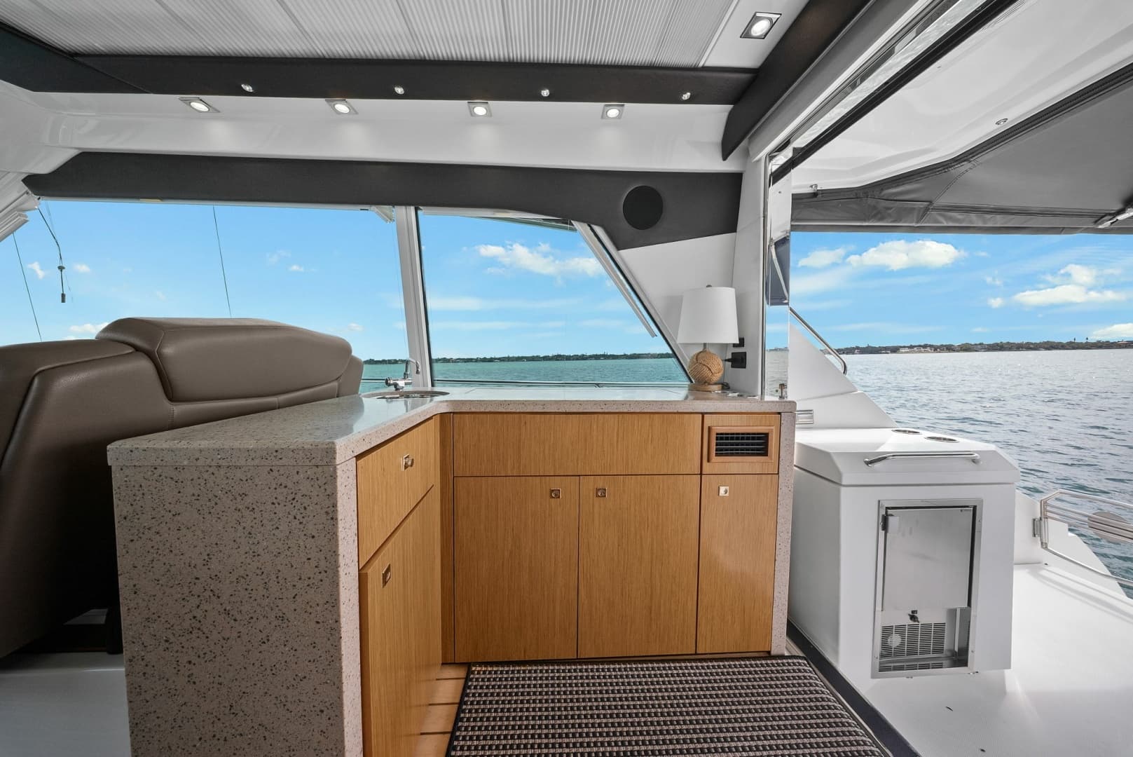 2014 Cruisers Yachts 48 Cantius