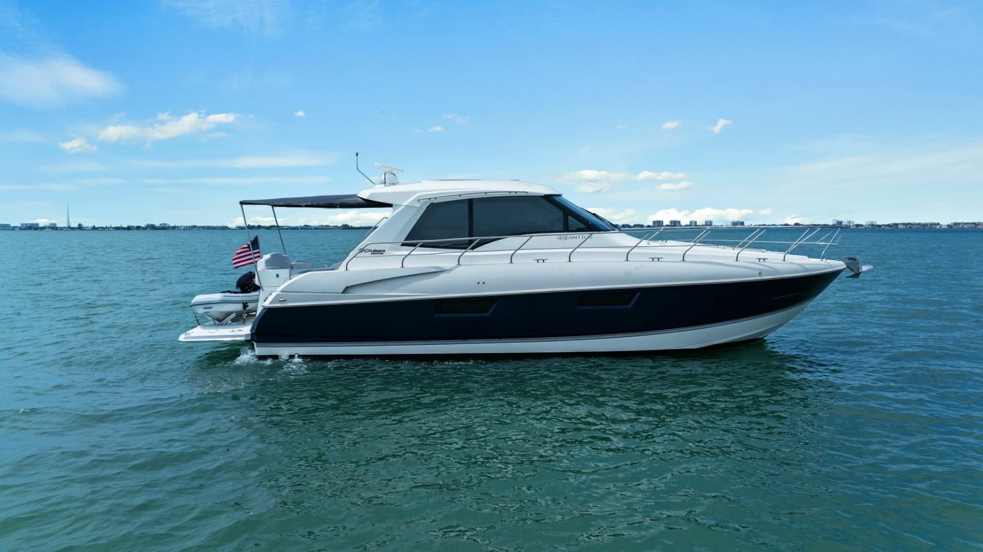 2014 Cruisers Yachts 48 Cantius