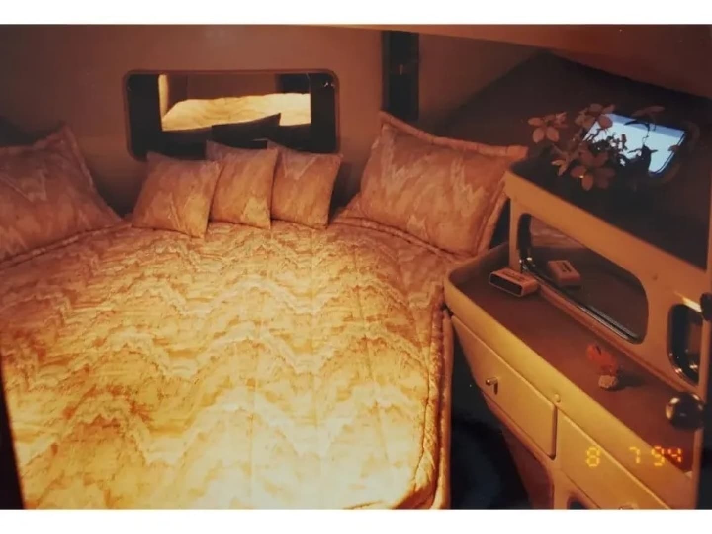 1989 Chris-Craft Catalina 381