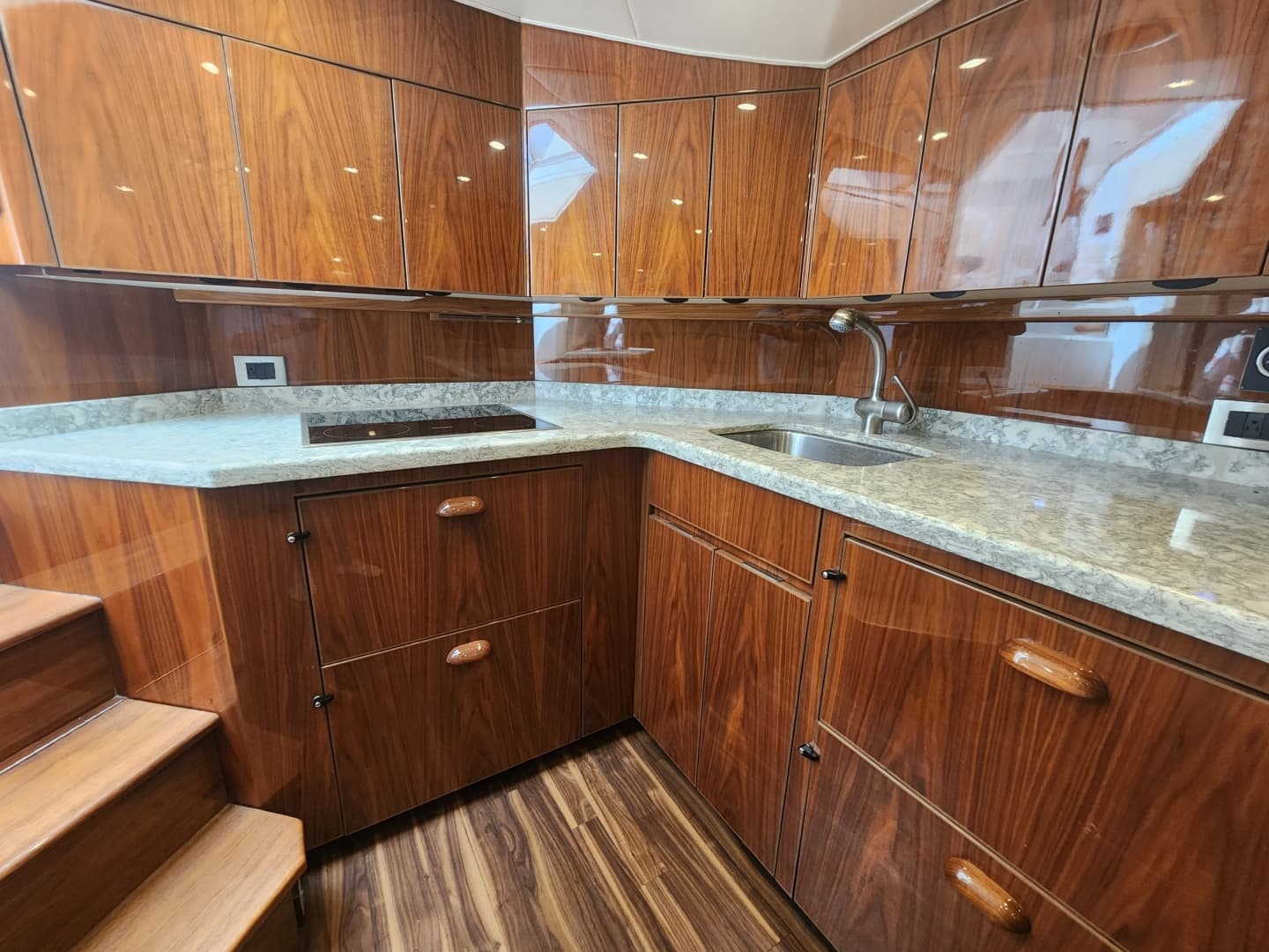 2018 Viking 48 Sport Tower