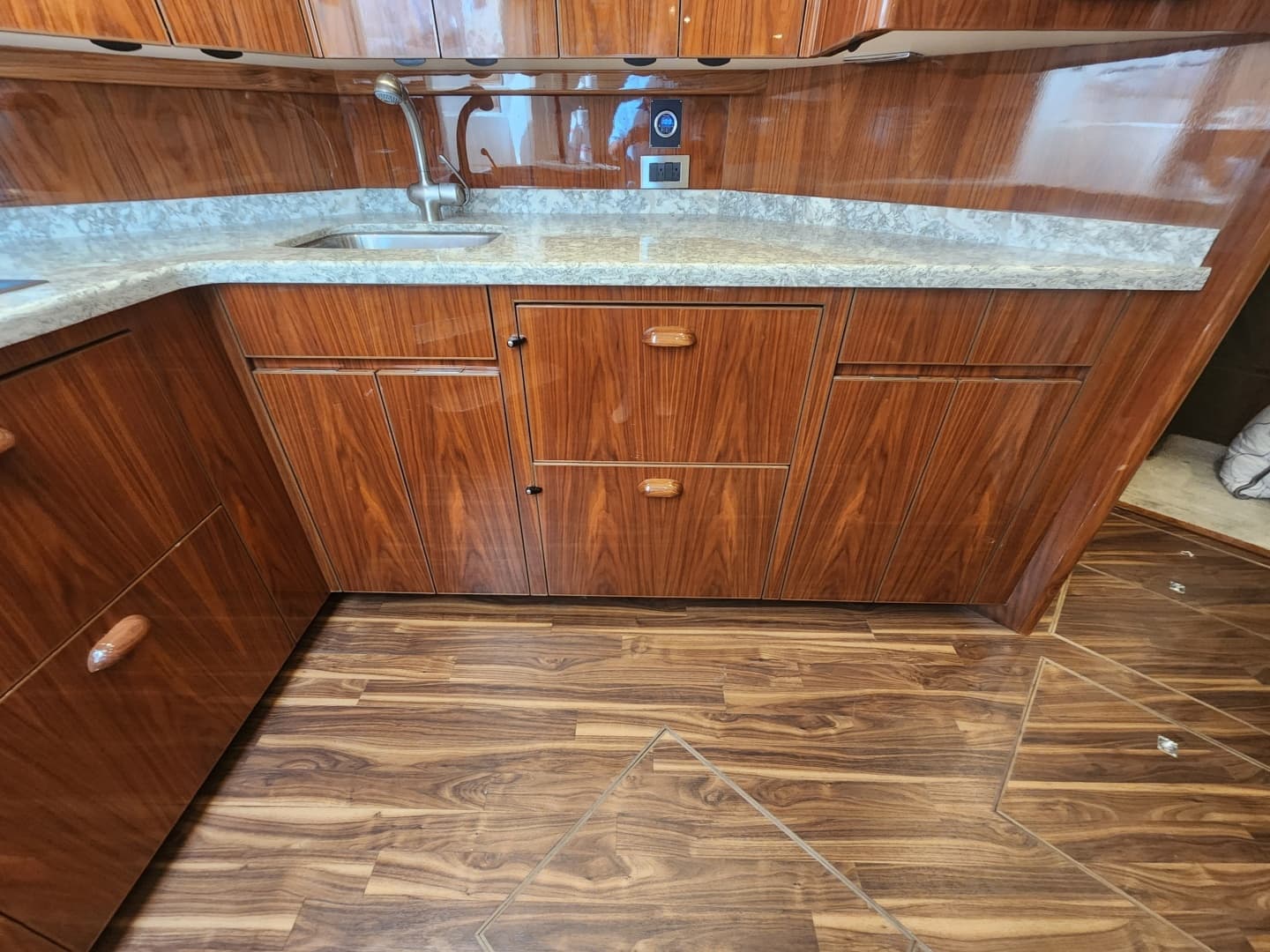 2018 Viking 48 Sport Tower