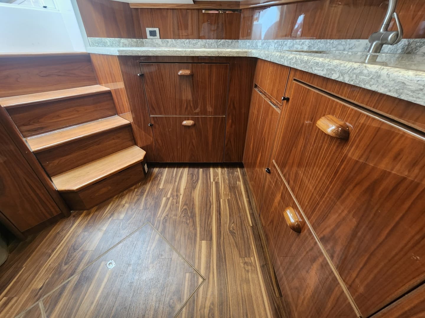 2018 Viking 48 Sport Tower