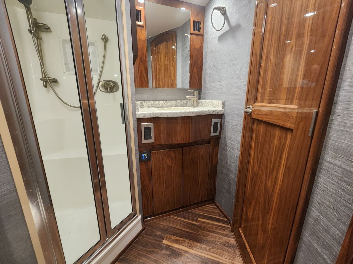 2018 Viking 48 Sport Tower